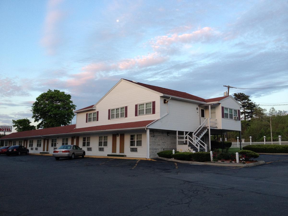 Chisholm'S Motor Inn Saugus Exterior photo