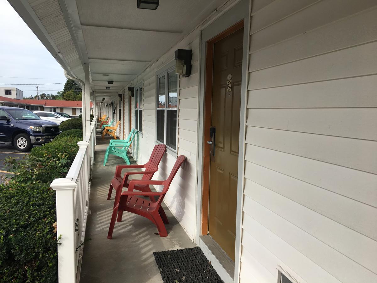 Chisholm'S Motor Inn Saugus Exterior photo