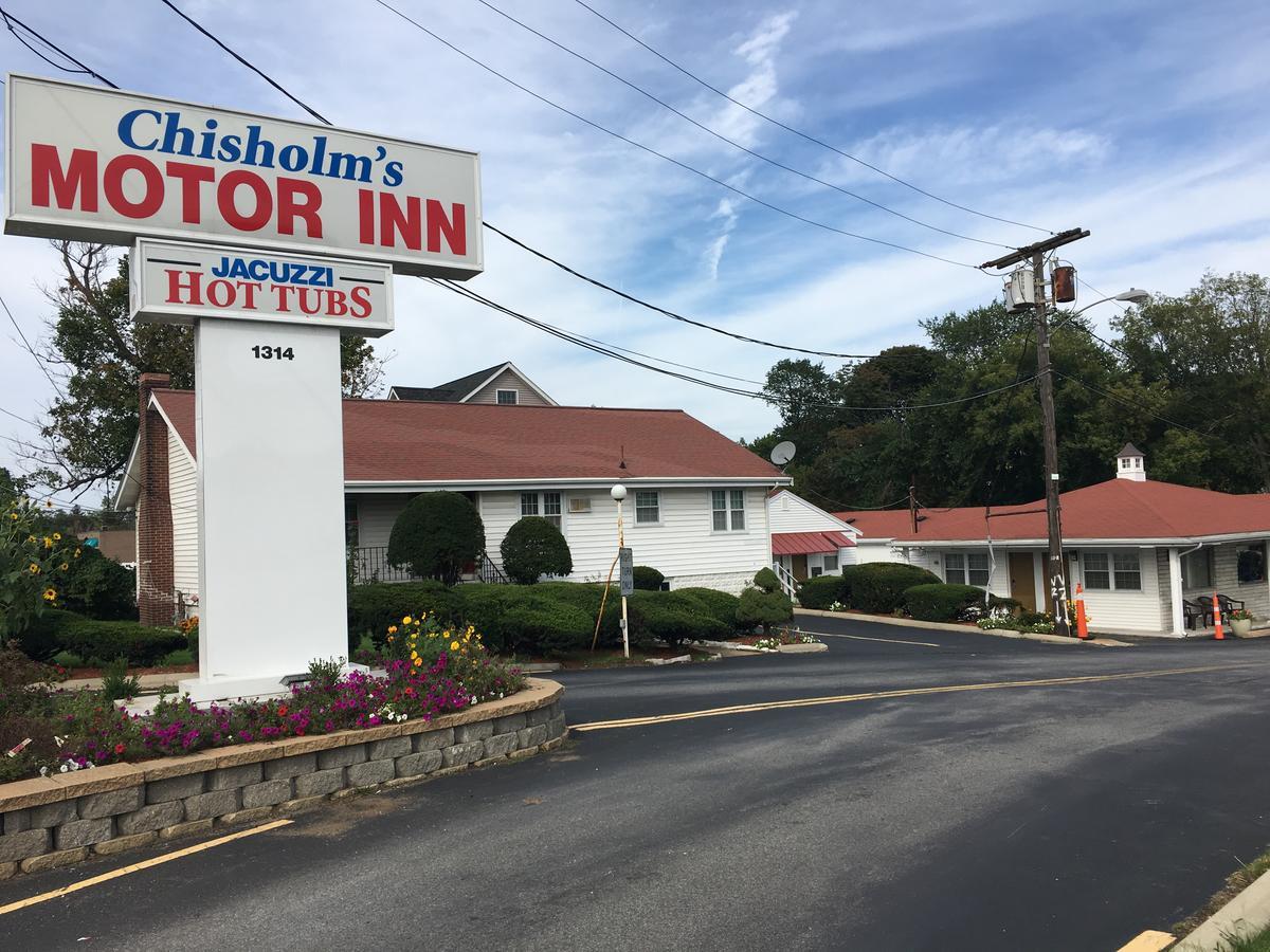 Chisholm'S Motor Inn Saugus Exterior photo